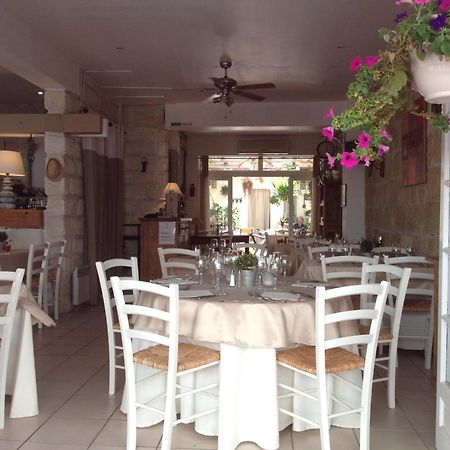Hotel Restaurant Le Provencal لو غراو دو روا المظهر الخارجي الصورة