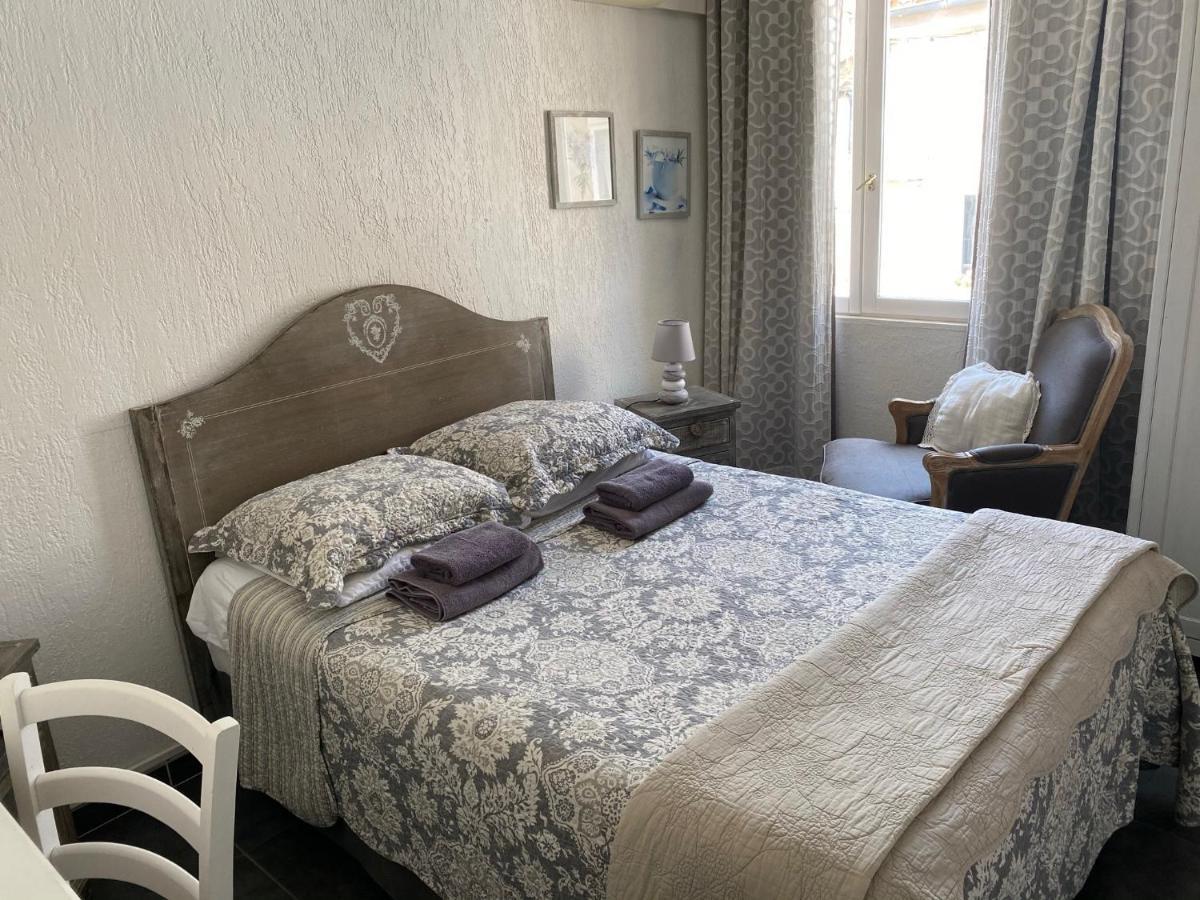 Hotel Restaurant Le Provencal لو غراو دو روا المظهر الخارجي الصورة