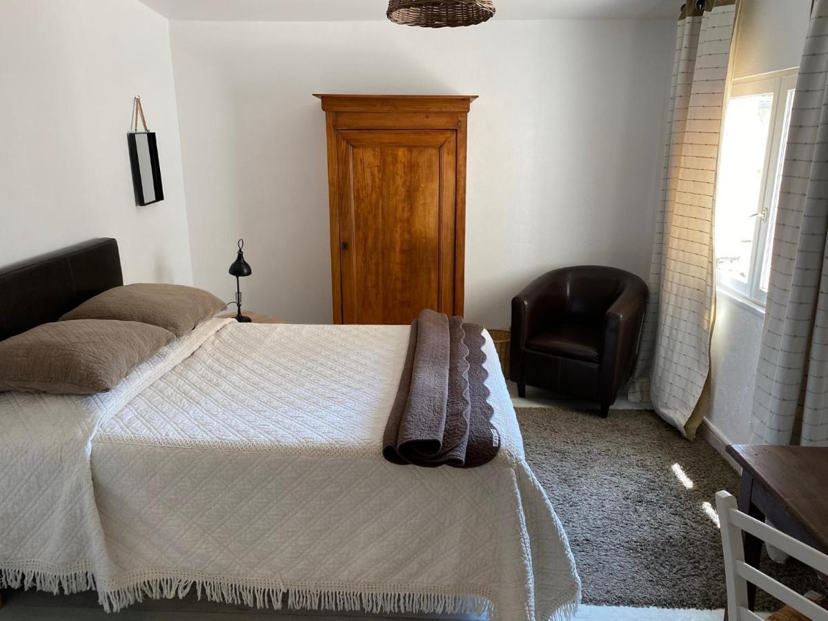 Hotel Restaurant Le Provencal لو غراو دو روا المظهر الخارجي الصورة