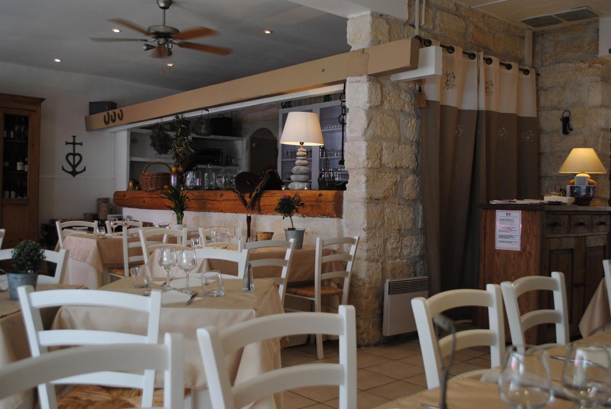 Hotel Restaurant Le Provencal لو غراو دو روا المظهر الخارجي الصورة