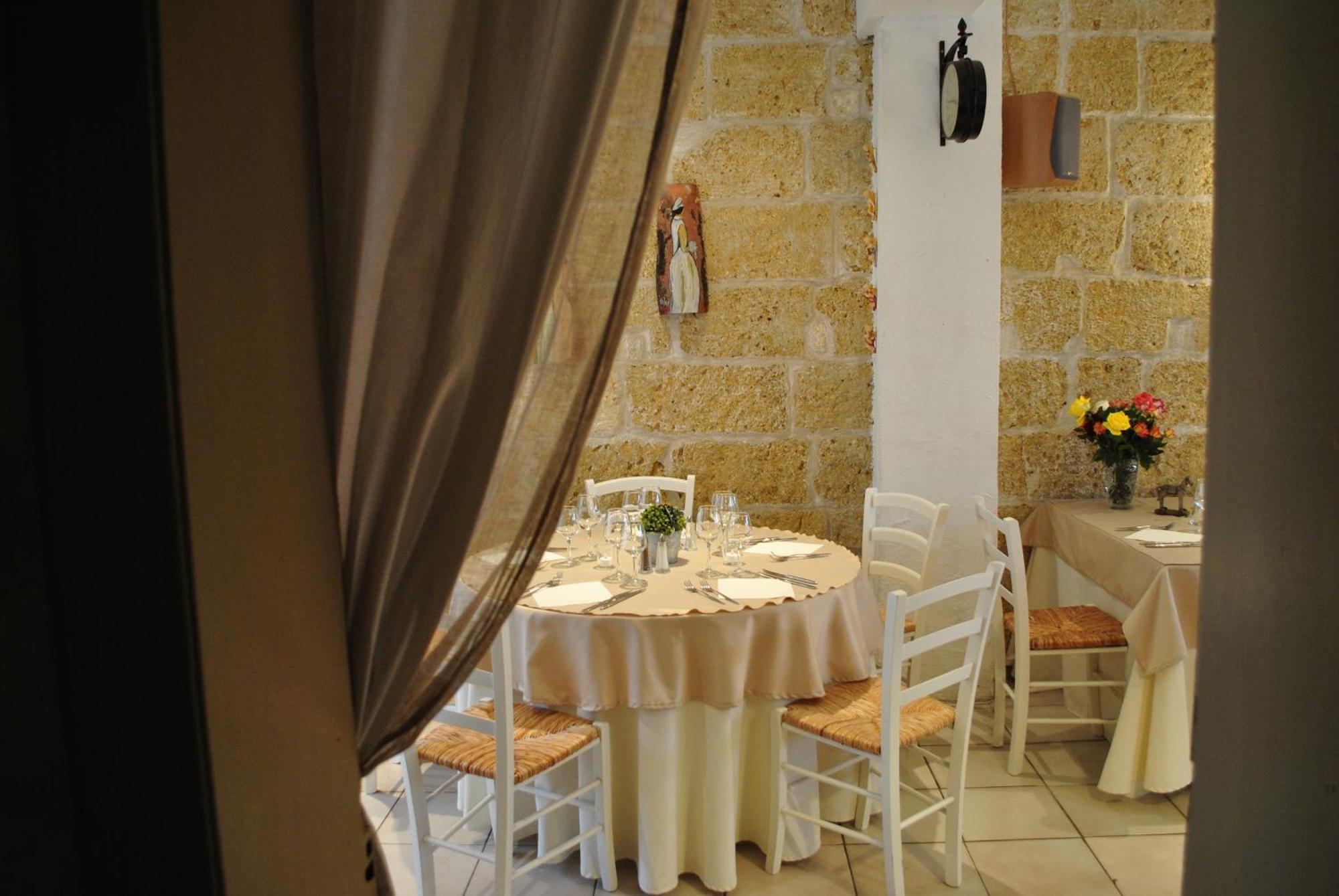 Hotel Restaurant Le Provencal لو غراو دو روا المظهر الخارجي الصورة