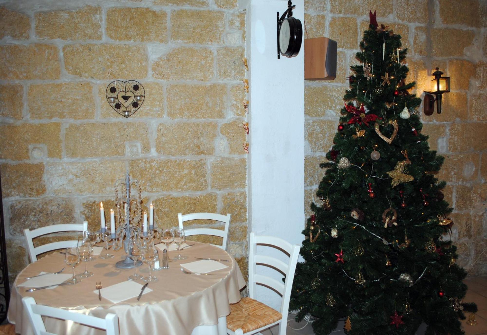 Hotel Restaurant Le Provencal لو غراو دو روا المظهر الخارجي الصورة
