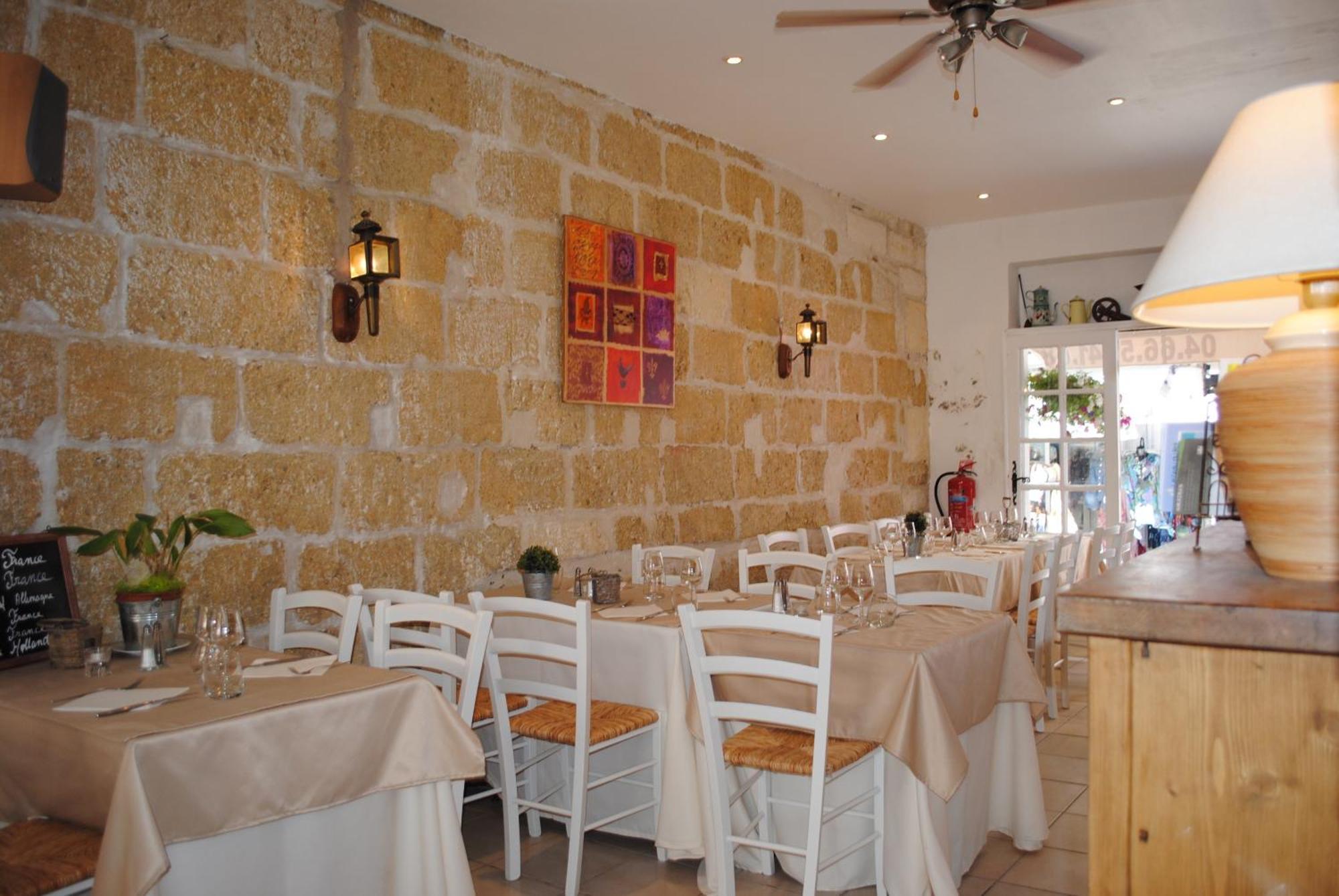 Hotel Restaurant Le Provencal لو غراو دو روا المظهر الخارجي الصورة