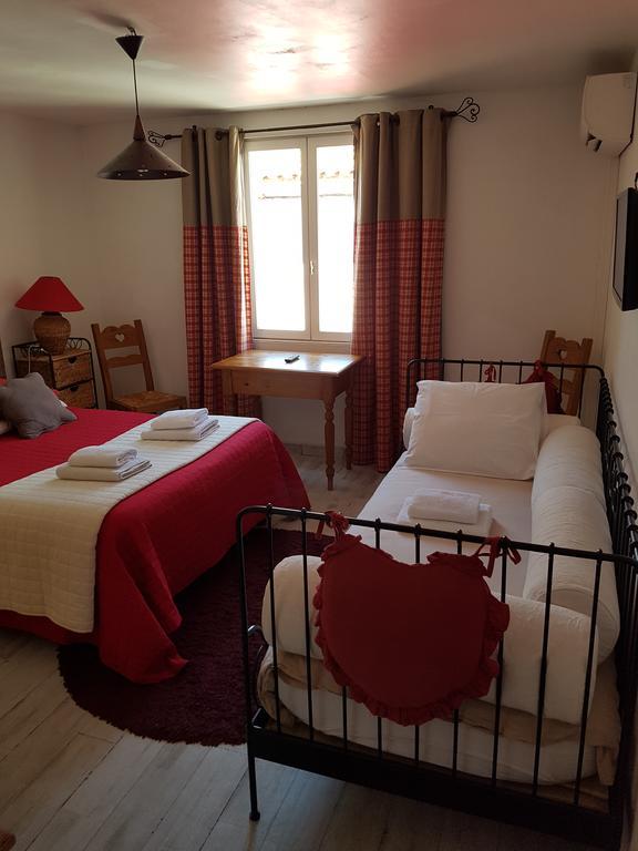 Hotel Restaurant Le Provencal لو غراو دو روا المظهر الخارجي الصورة