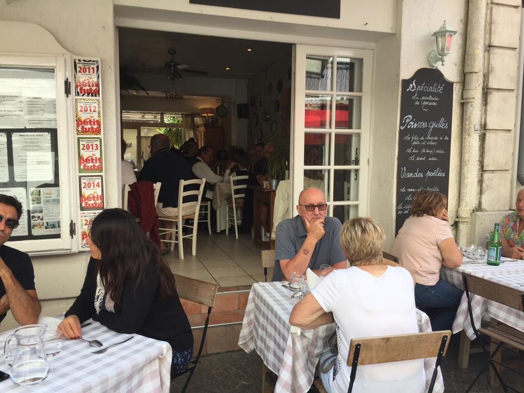Hotel Restaurant Le Provencal لو غراو دو روا المظهر الخارجي الصورة