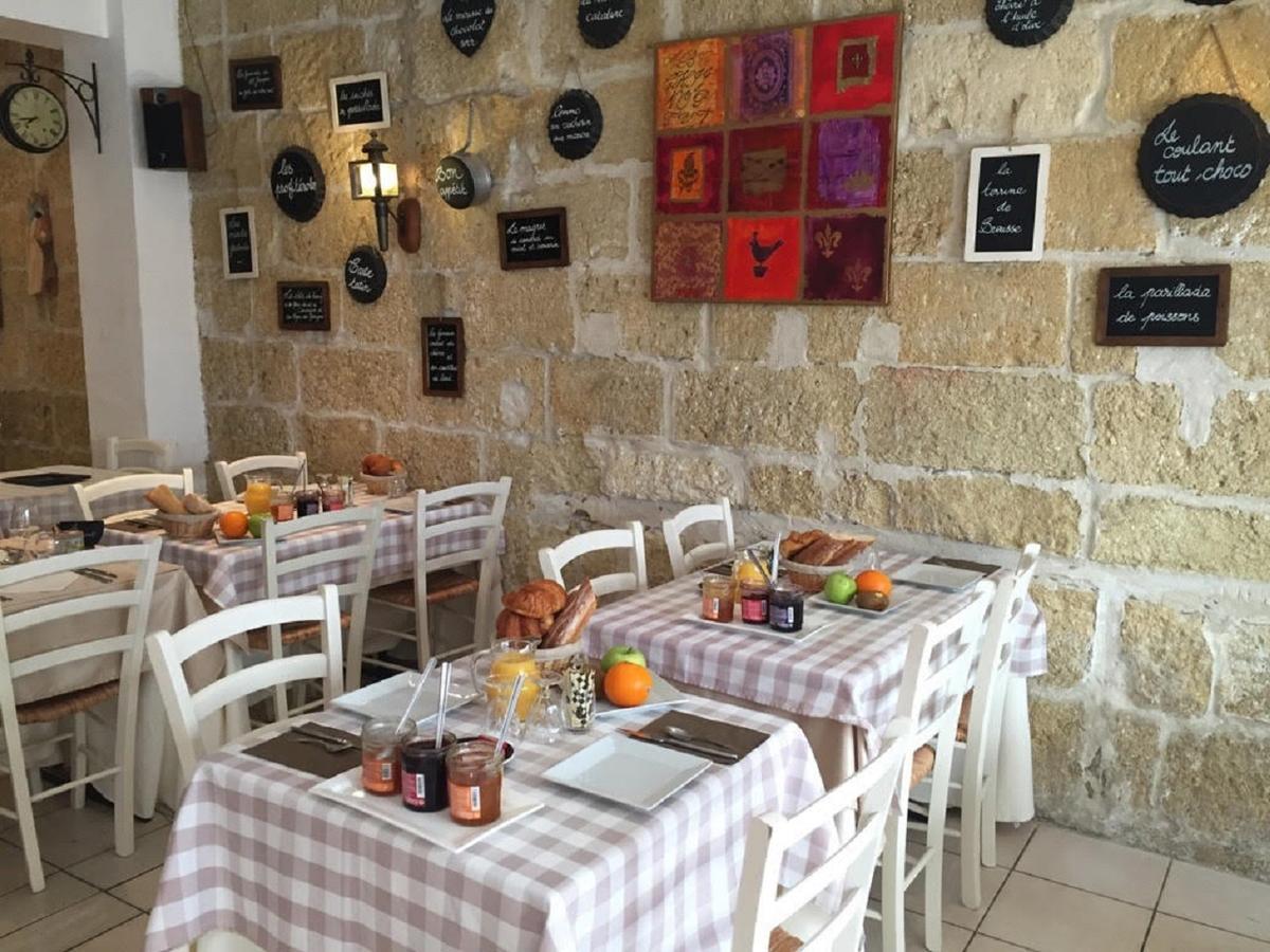 Hotel Restaurant Le Provencal لو غراو دو روا المظهر الخارجي الصورة